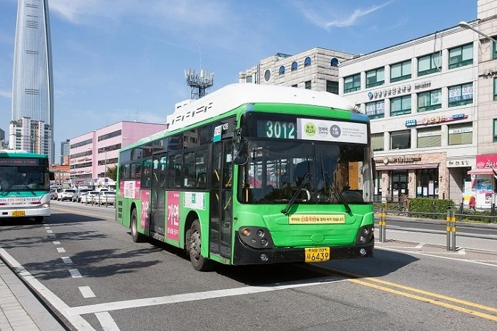 Green branch bus in Seoul.
