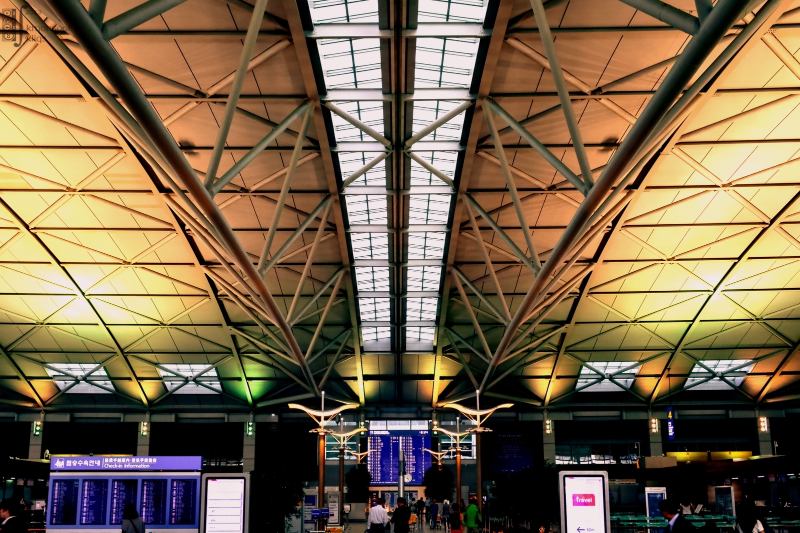 Glass ceiling, columns and concourse inside Incheon Airport Terminal 1
