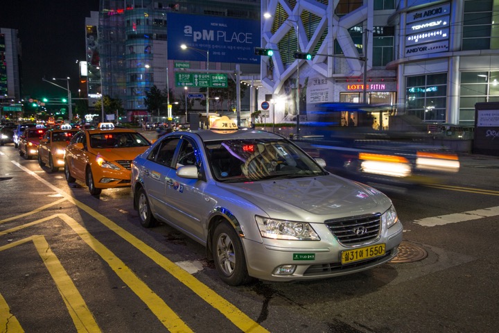 首爾街道上的計程車