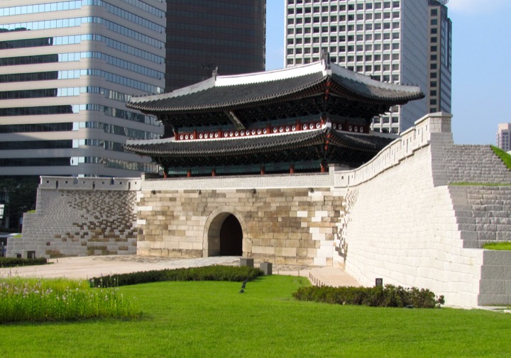 Front view of Sungnyemun Gate in Jung-gu, Seoul