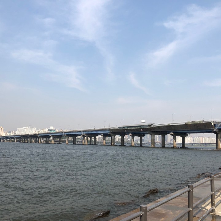 Han River and bridge view from Yeouido Hangang Park in Seoul