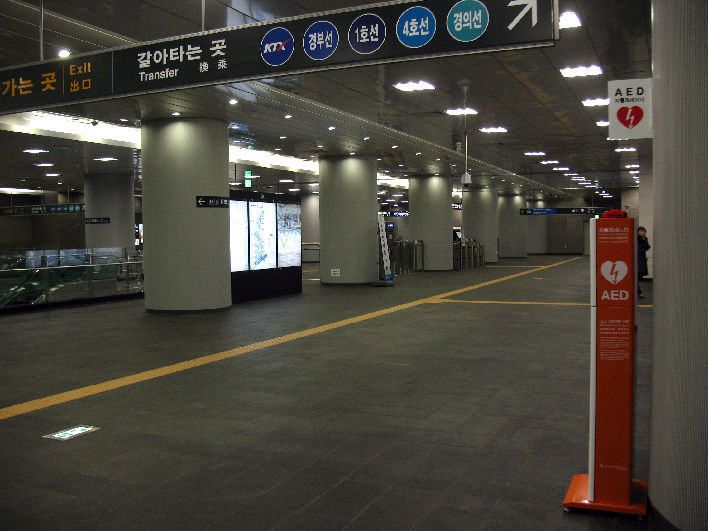 AREX ticket gates at Seoul Station